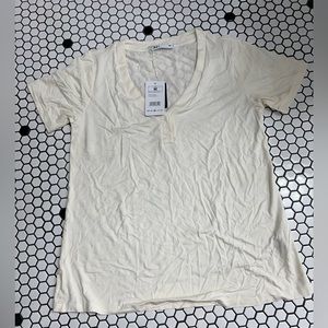 NWT A21 v neck t shirt size medium